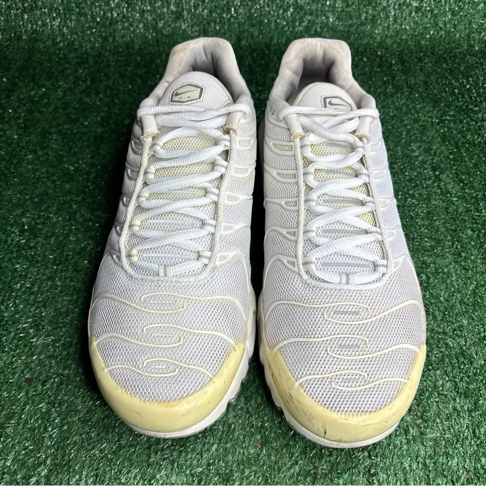 Nike Air Max Plus Casual Running Shoe Triple White  604133-139 Men’s Size‎ 11.5